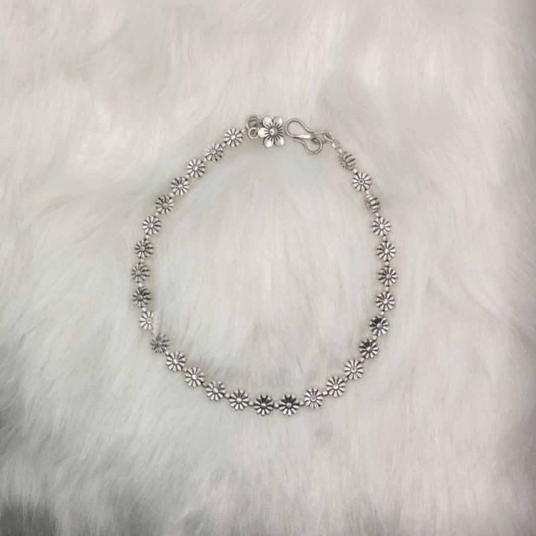 Silver Tone Daisy Flower Link Bracelet