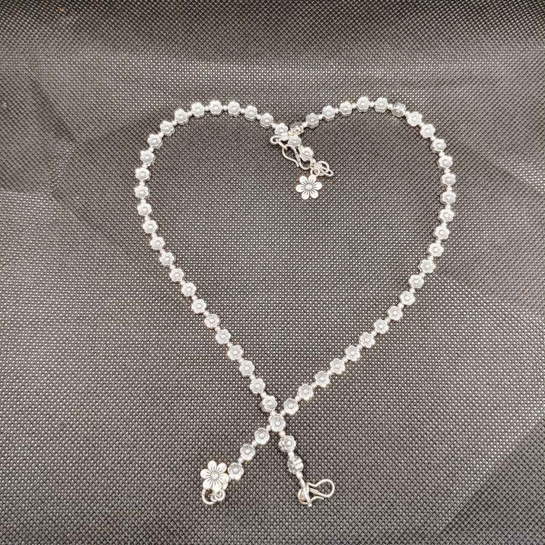 Sparkling Silver-Toned Beaded Anklet with Delicate Flower Charm – Adjustable Payal